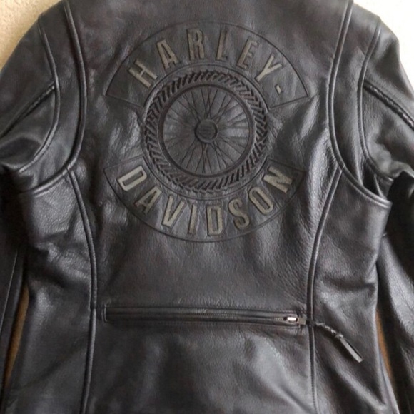 Like New! Harley-Davidson Women’s Leather Jacket - Picture 6 of 8